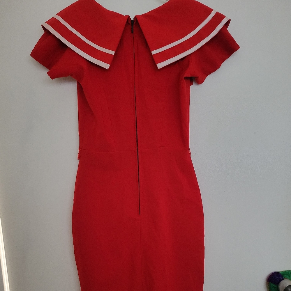 Beautiful red dress - Picture 3 of 9
